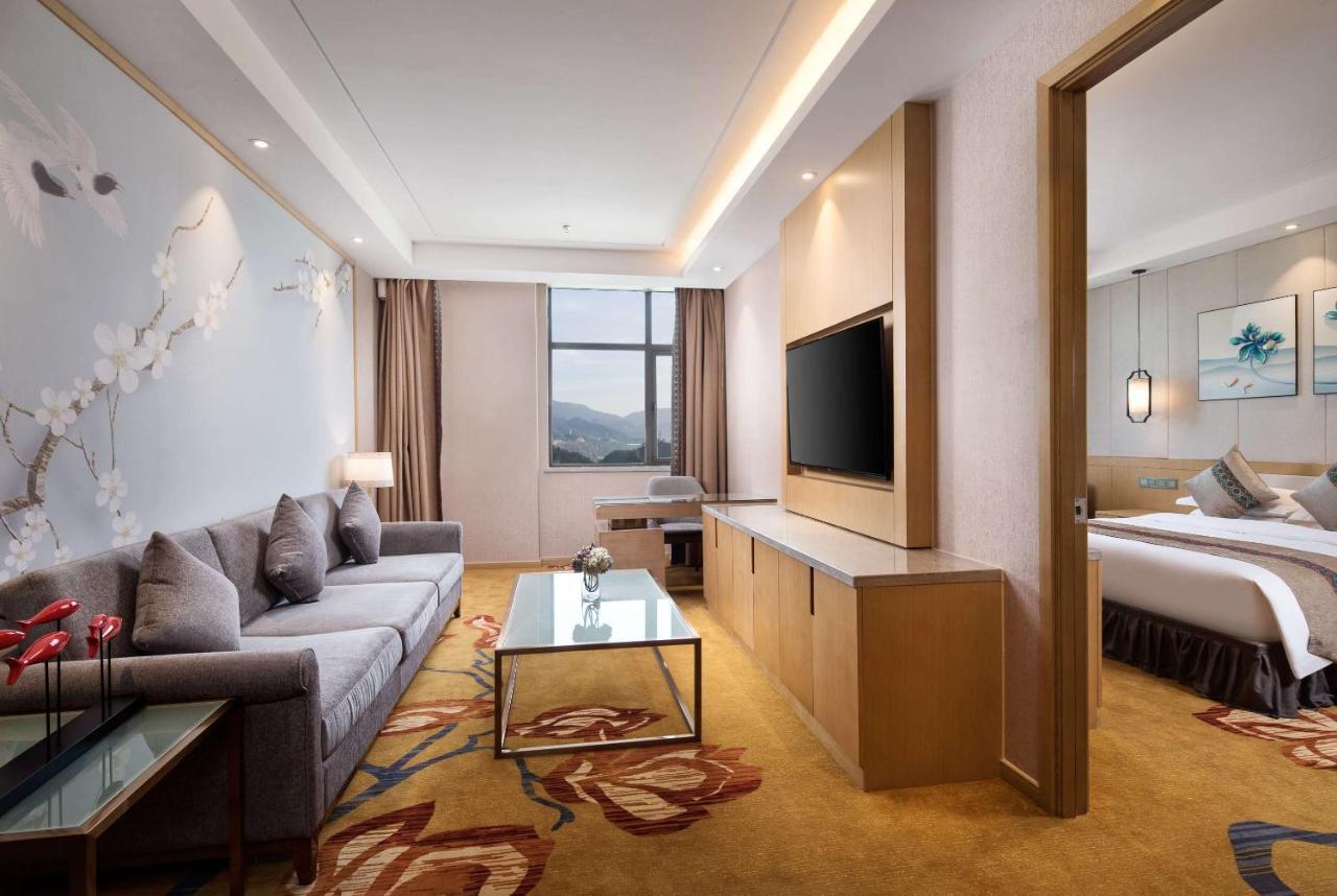 Ramada Plaza By Wyndham Enshi Hotel Luaran gambar